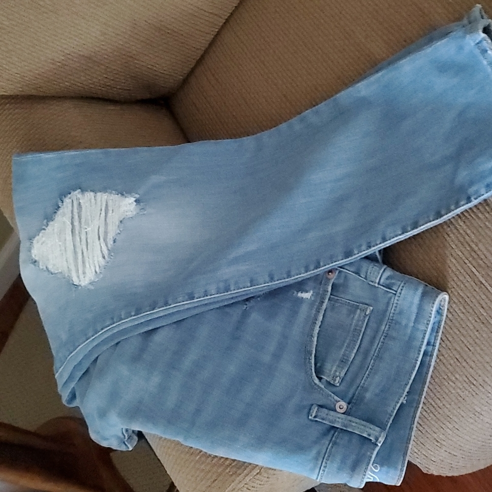 NWT - Universal Thread Good Co. - Deatressed Jeans
